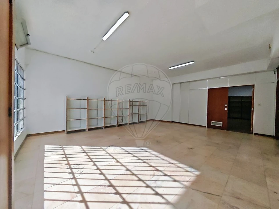 Loja para Arrendamento em Areeiro Foto 13