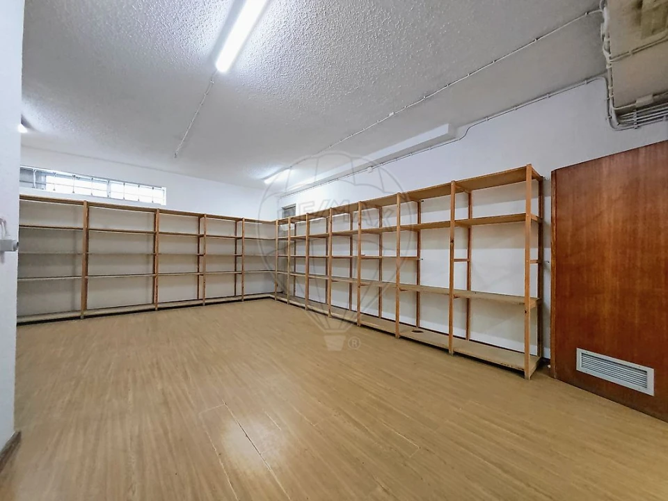 Loja para Arrendamento em Areeiro Foto 7