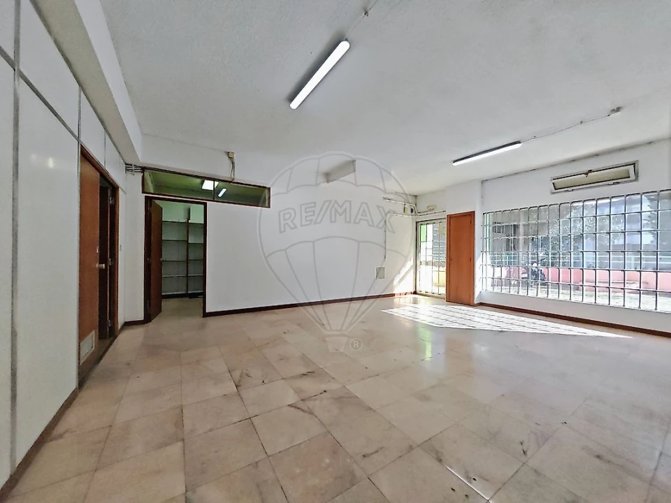 Loja para Arrendamento em Areeiro Foto 14