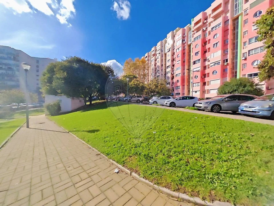 Loja para Arrendamento em Areeiro Foto 31