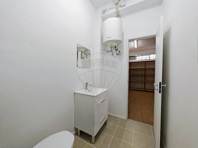 Loja para Arrendamento em Areeiro Foto 17