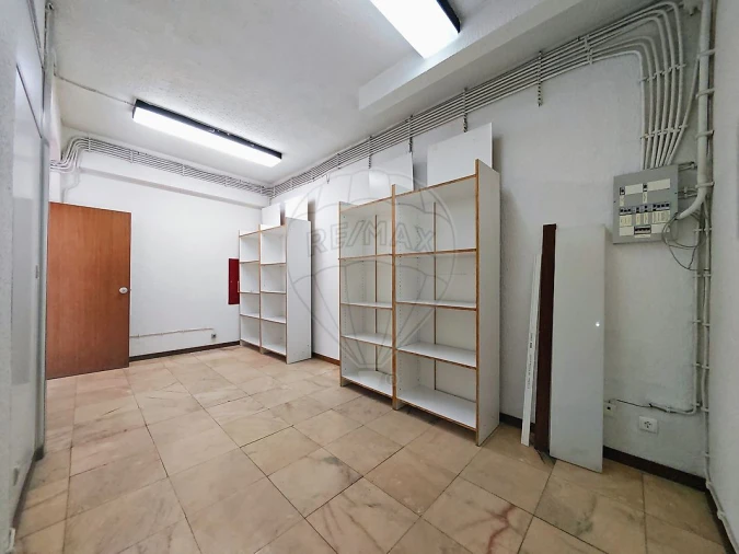 Loja para Arrendamento em Areeiro Foto 9