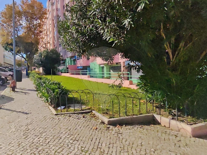 Loja para Arrendamento em Areeiro Foto 31