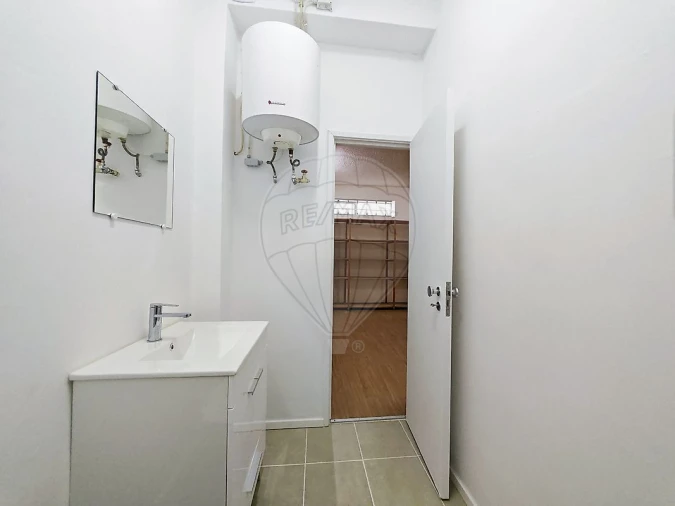 Loja para Arrendamento em Areeiro Foto 18