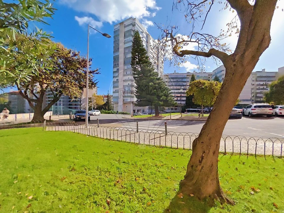 Loja para Arrendamento em Areeiro Foto 8