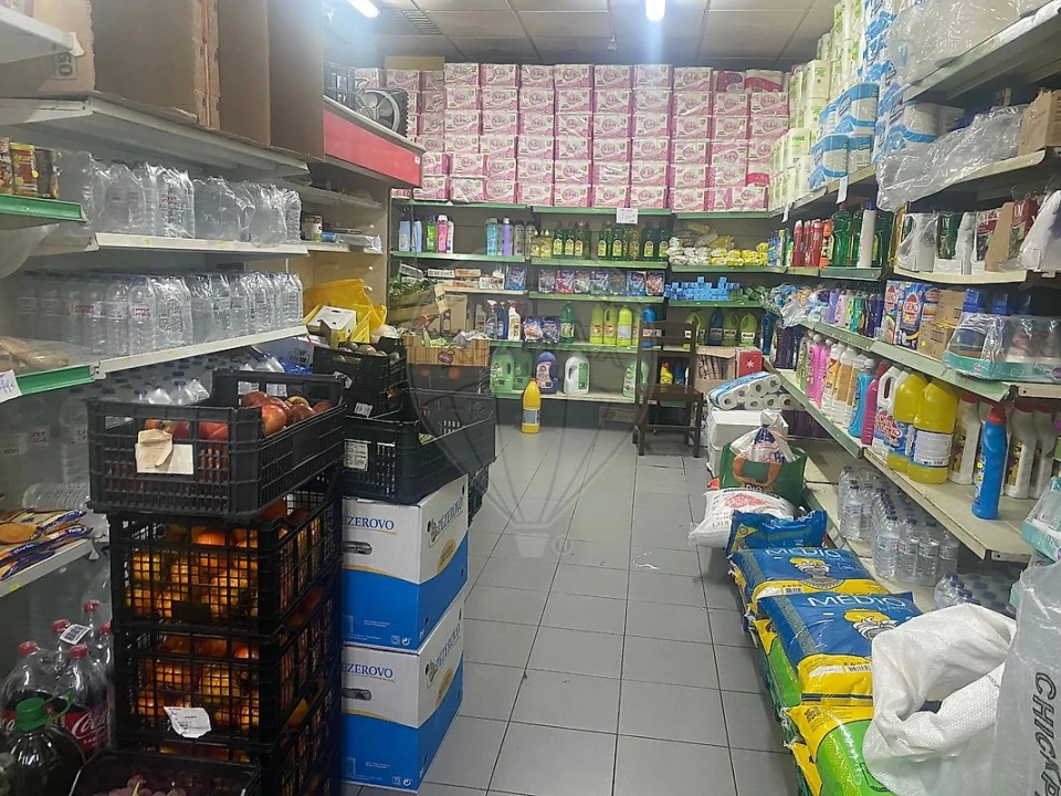 Loja para Venda em Pontinha e Famões Foto 16