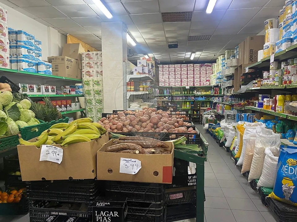 Loja para Venda em Pontinha e Famões Foto 10