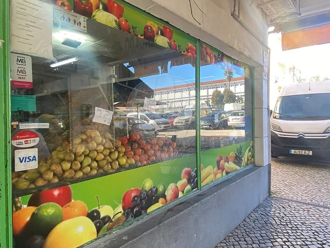 Loja para Venda em Pontinha e Famões