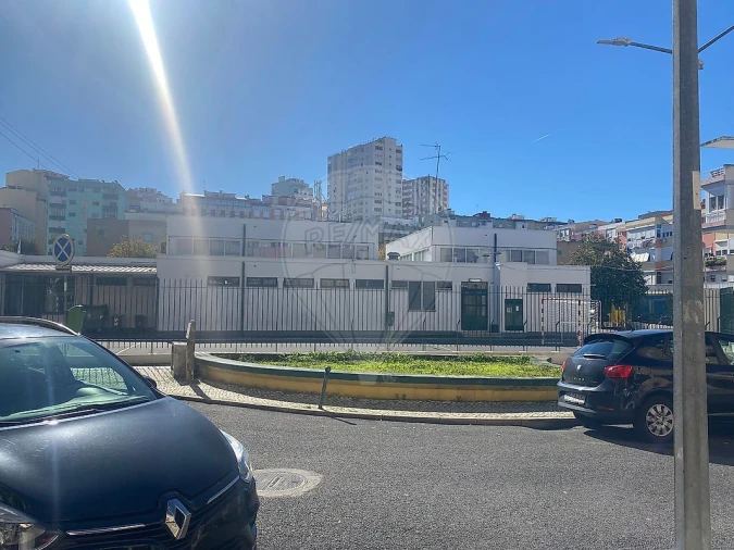 Loja para Venda em Pontinha e Famões Foto 18