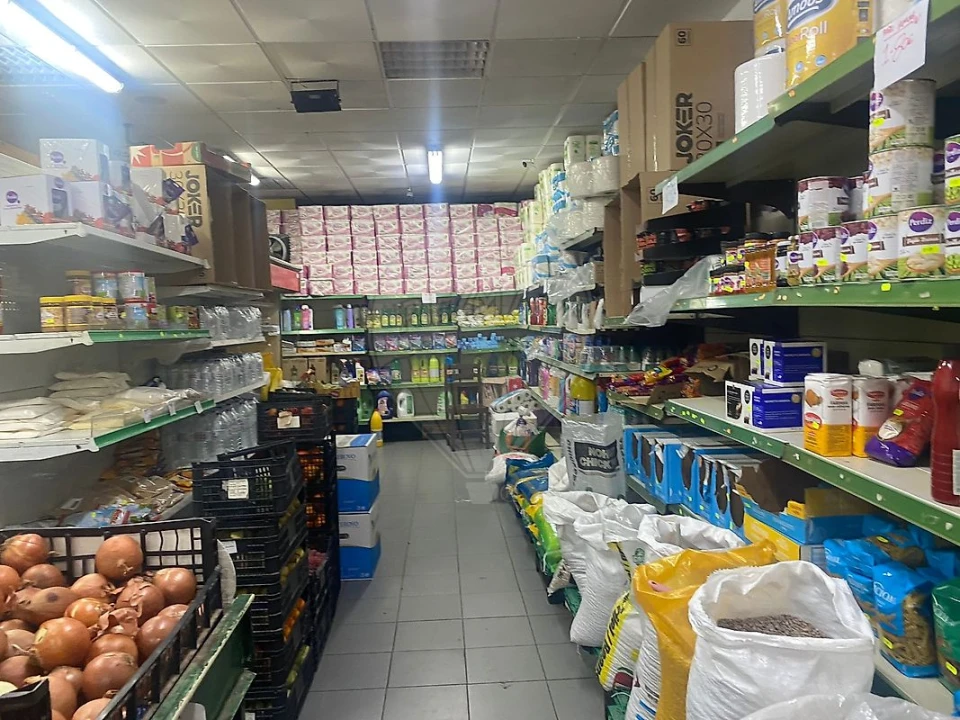 Loja para Venda em Pontinha e Famões Foto 7