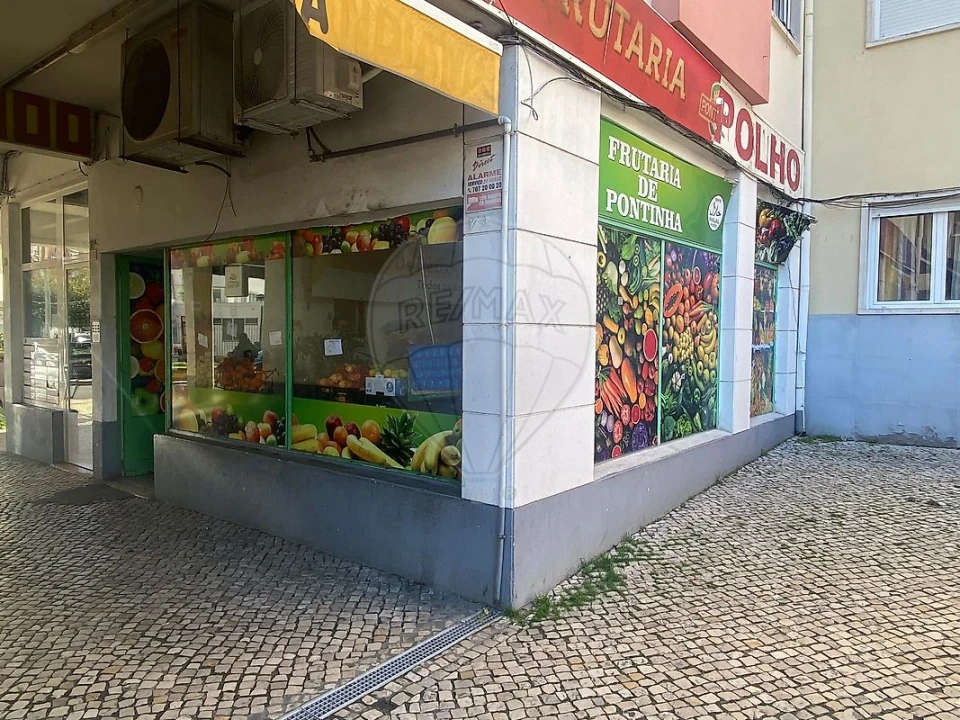 Loja para Venda em Pontinha e Famões Foto 9