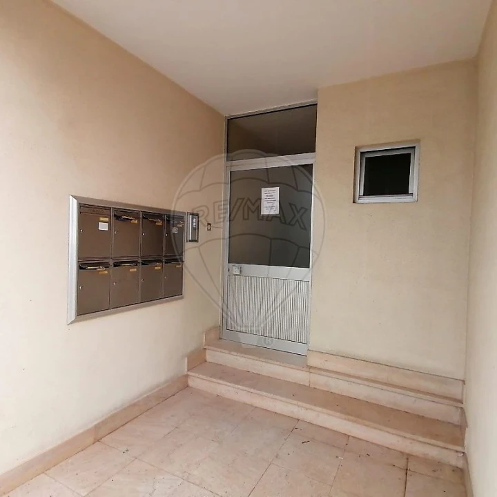Apartamento T2 para Venda em São João Baptista e Santa Maria dos Olivais Foto 3