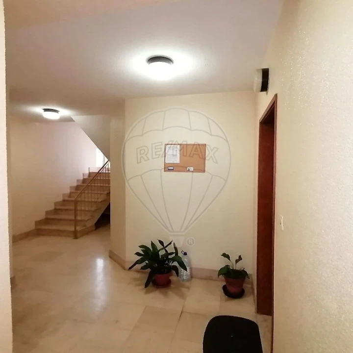 Apartamento T2 para Venda em São João Baptista e Santa Maria dos Olivais Foto 2