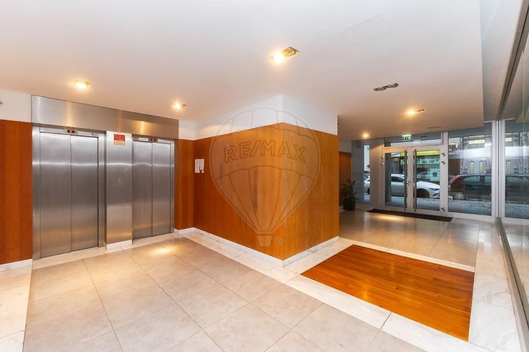 Apartamento T3 para Venda em Cedofeita, Santo Ildefonso, Sé, Miragaia, São Nicolau e Vitória Foto 3