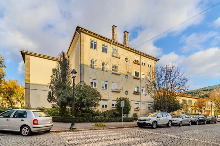 Apartamento T2 para Venda em Oliveira, São Paio e São Sebastião Foto 1