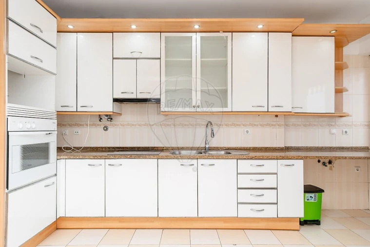 Apartamento T5 para Arrendamento em Almada, Cova da Piedade, Pragal e Cacilhas Foto 19