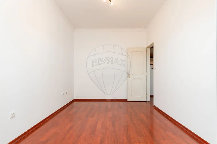 Apartamento T5 para Arrendamento em Almada, Cova da Piedade, Pragal e Cacilhas Foto 13