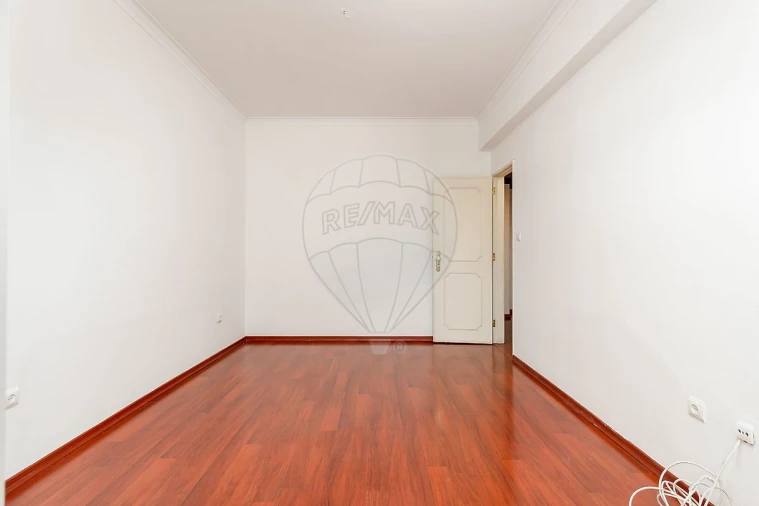 Apartamento T5 para Arrendamento em Almada, Cova da Piedade, Pragal e Cacilhas Foto 8