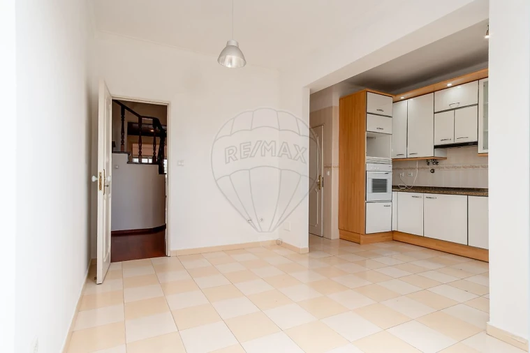 Apartamento T5 para Arrendamento em Almada, Cova da Piedade, Pragal e Cacilhas Foto 17