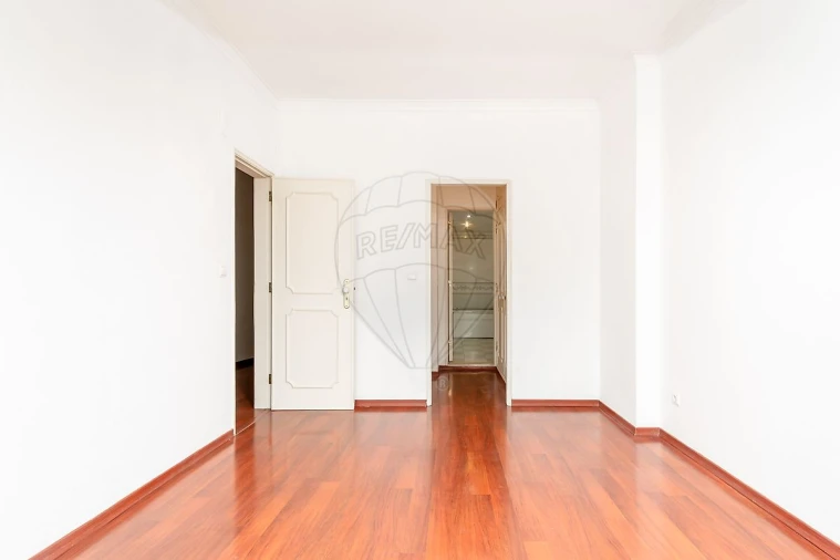 Apartamento T5 para Arrendamento em Almada, Cova da Piedade, Pragal e Cacilhas Foto 27