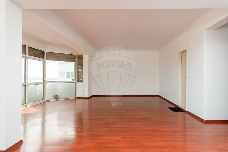 Apartamento T5 para Arrendamento em Almada, Cova da Piedade, Pragal e Cacilhas Foto 37