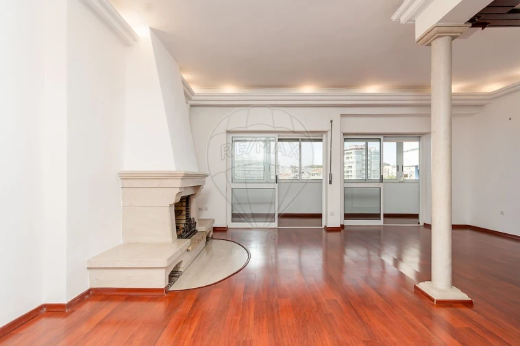 Apartamento T5 para Arrendamento em Almada, Cova da Piedade, Pragal e Cacilhas Foto 3