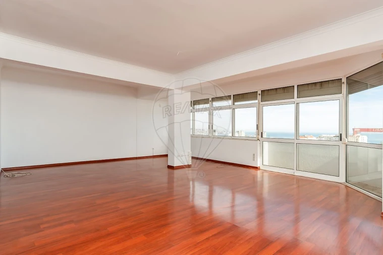 Apartamento T5 para Arrendamento em Almada, Cova da Piedade, Pragal e Cacilhas Foto 38