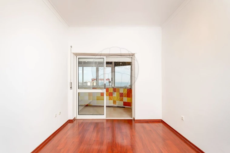 Apartamento T5 para Arrendamento em Almada, Cova da Piedade, Pragal e Cacilhas Foto 14