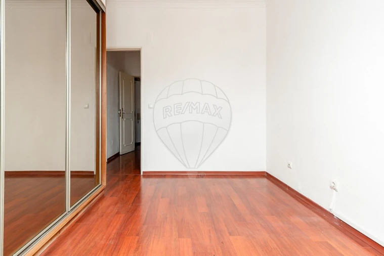 Apartamento T5 para Arrendamento em Almada, Cova da Piedade, Pragal e Cacilhas Foto 30