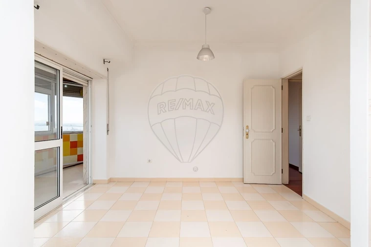 Apartamento T5 para Arrendamento em Almada, Cova da Piedade, Pragal e Cacilhas Foto 16