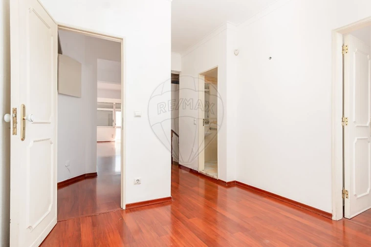 Apartamento T5 para Arrendamento em Almada, Cova da Piedade, Pragal e Cacilhas Foto 34