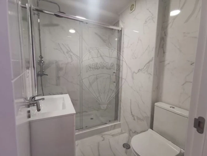 Apartamento T2 para Arrendamento em Mina de Água Foto 3