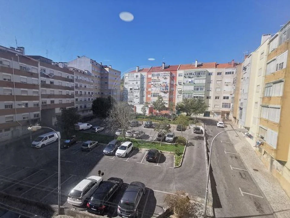 Apartamento T2 para Arrendamento em Mina de Água Foto 4