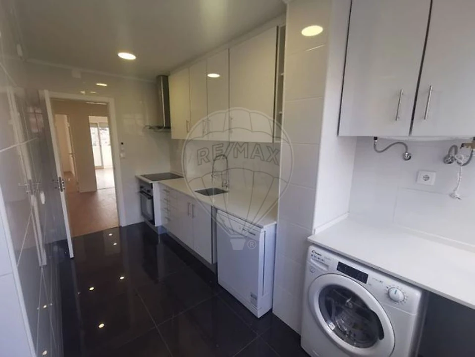 Apartamento T2 para Arrendamento em Mina de Água Foto 1