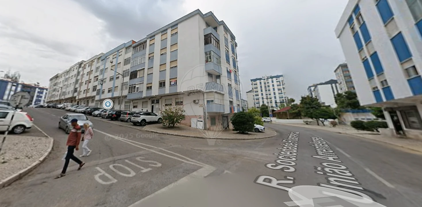 Apartamento T3 para Venda em Seixal, Arrentela e Aldeia de Paio Pires Foto 2