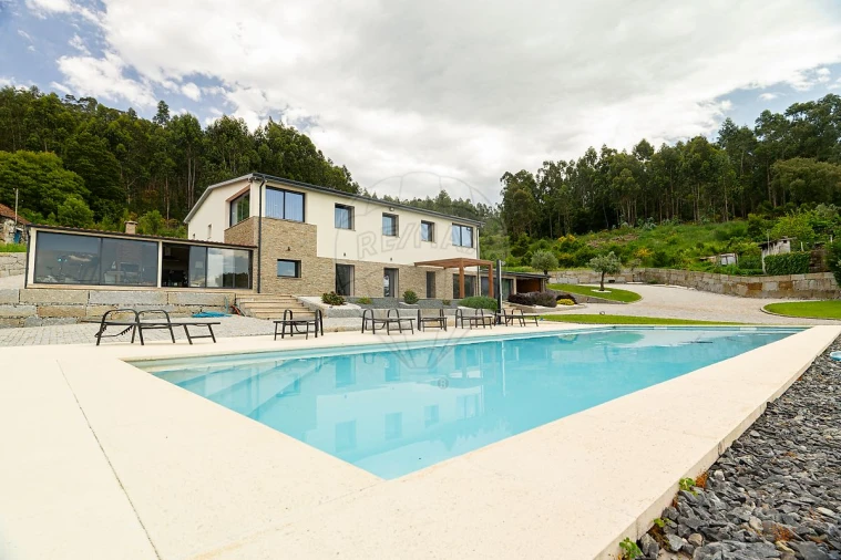 Moradia T3 para Venda em Cabeça Santa Foto 1