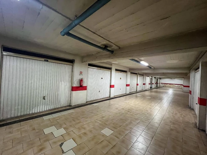 Garagem para Venda em Cacém e São Marcos Foto 1