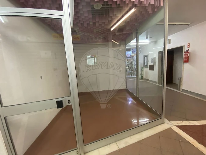 Loja para Arrendamento em Vialonga Foto 1