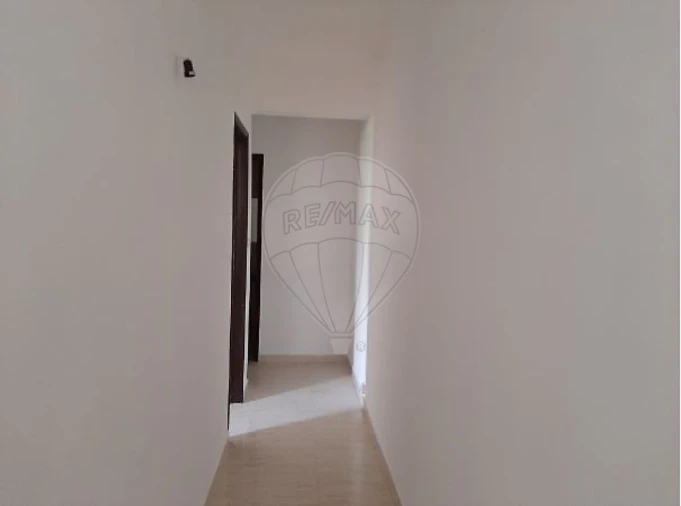 Apartamento T2 para Venda em Rio de Mouro Foto 6