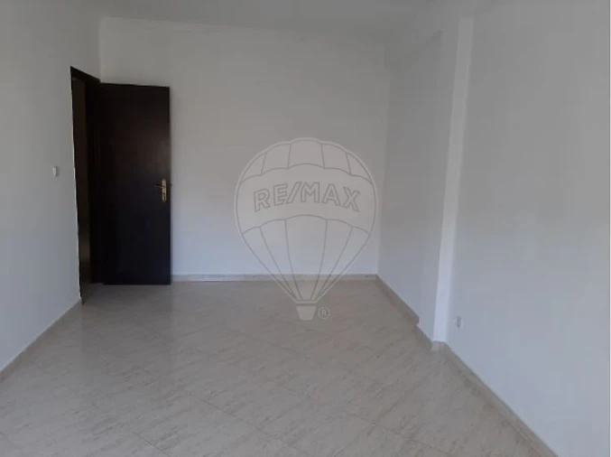 Apartamento T2 para Venda em Rio de Mouro Foto 7