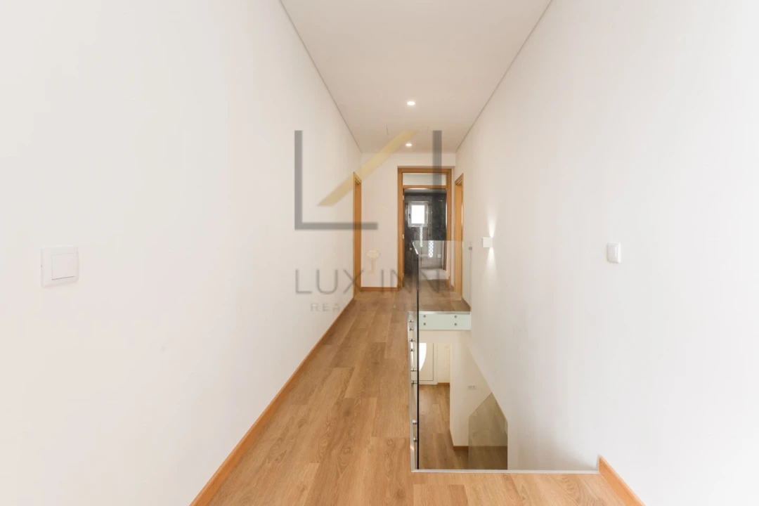 Moradia T5 para Venda em Carcavelos e Parede Foto 6