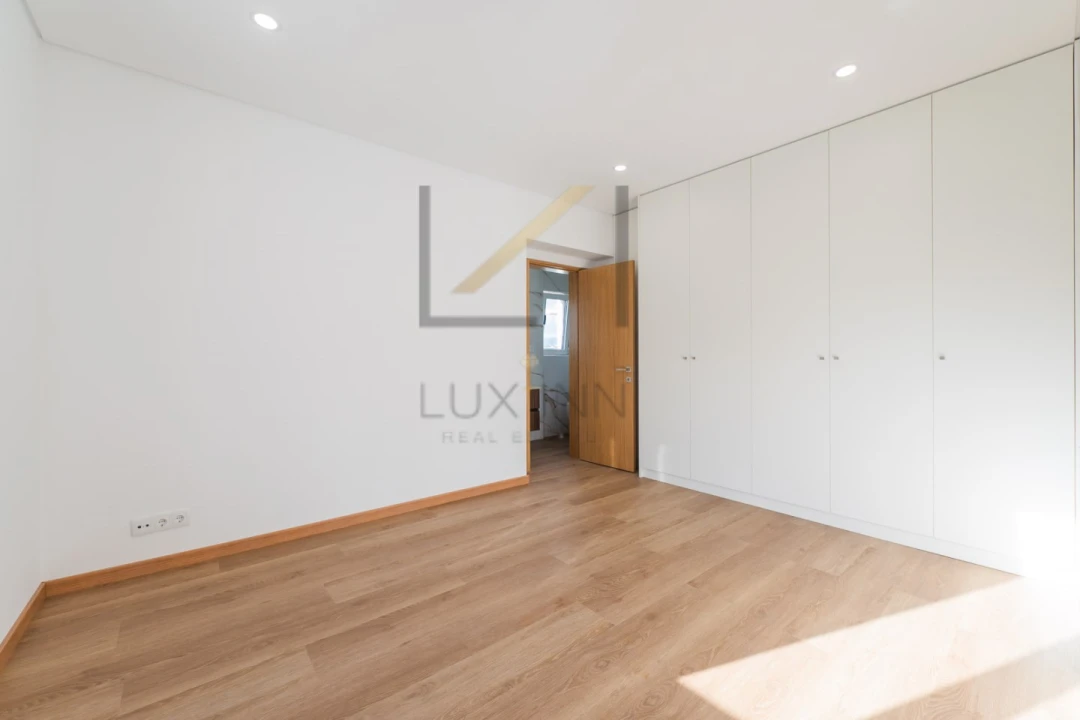 Moradia T5 para Venda em Carcavelos e Parede Foto 7