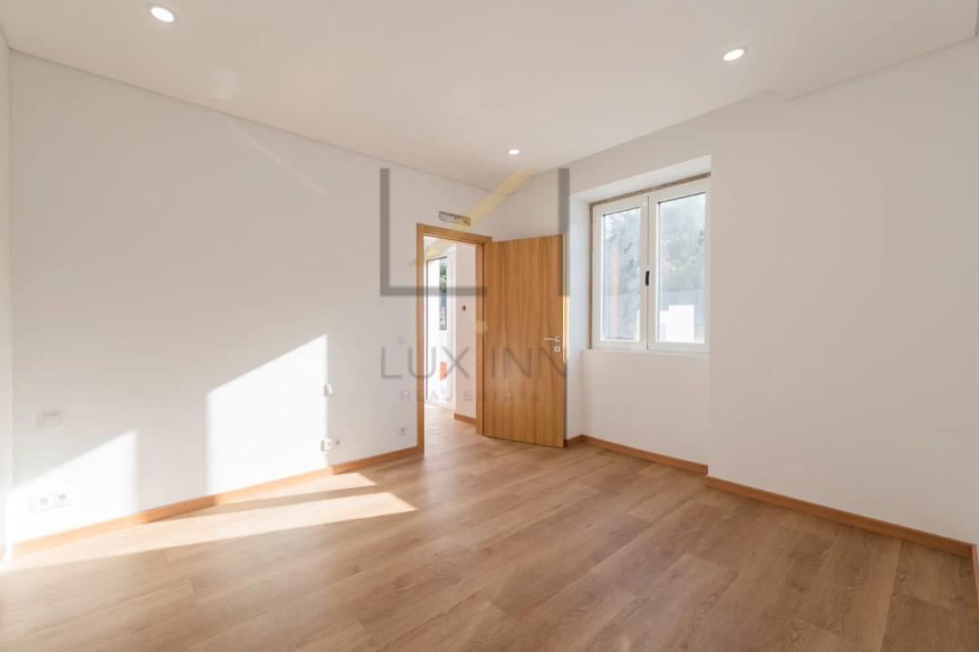 Moradia T5 para Venda em Carcavelos e Parede Foto 11