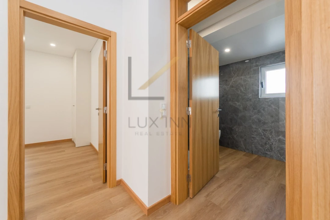 Moradia T5 para Venda em Carcavelos e Parede Foto 36