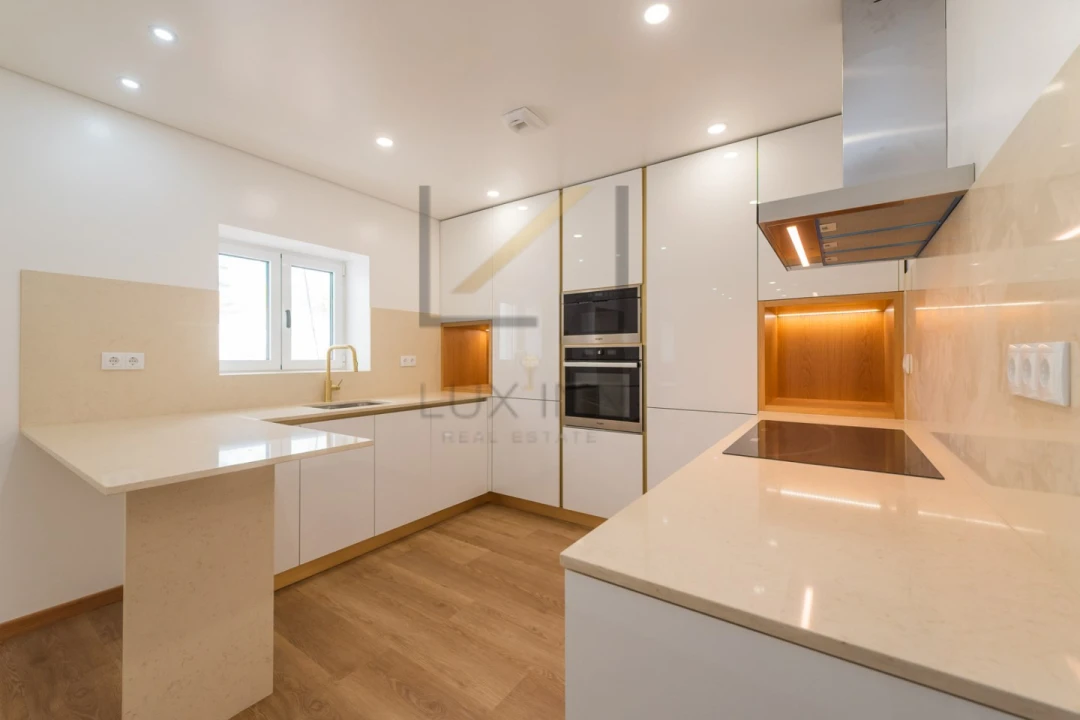 Moradia T5 para Venda em Carcavelos e Parede Foto 43