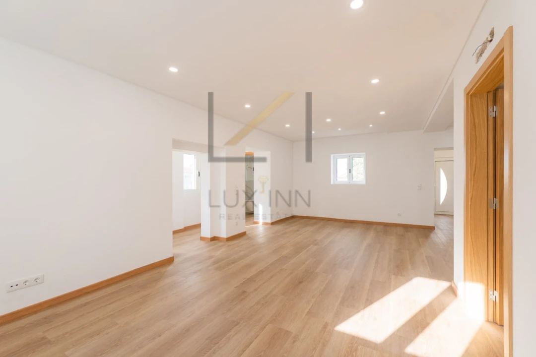 Moradia T5 para Venda em Carcavelos e Parede Foto 2