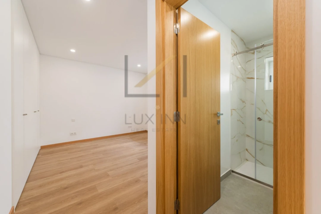 Moradia T5 para Venda em Carcavelos e Parede Foto 52