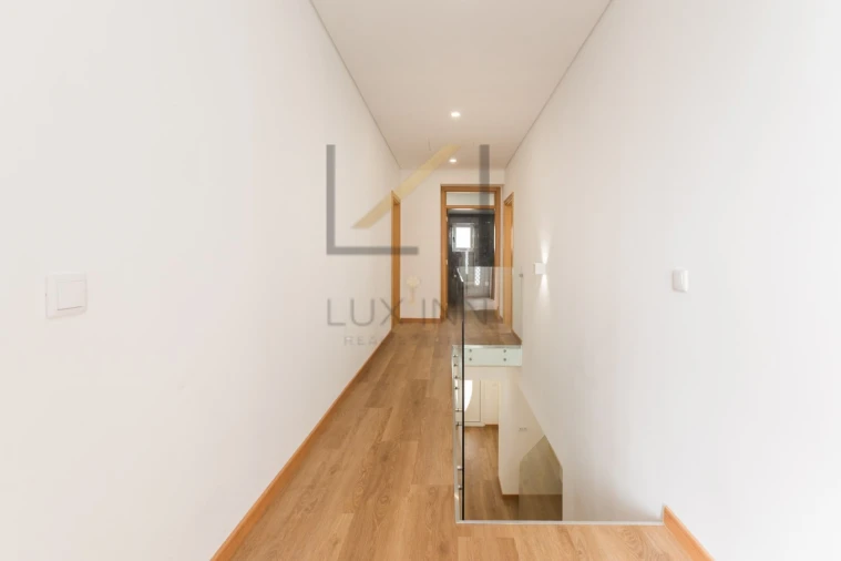 Moradia T5 para Venda em Carcavelos e Parede Foto 6