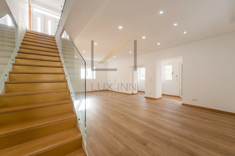 Moradia T5 para Venda em Carcavelos e Parede Foto 46