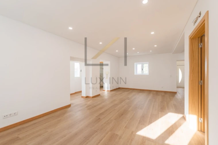 Moradia T5 para Venda em Carcavelos e Parede Foto 2